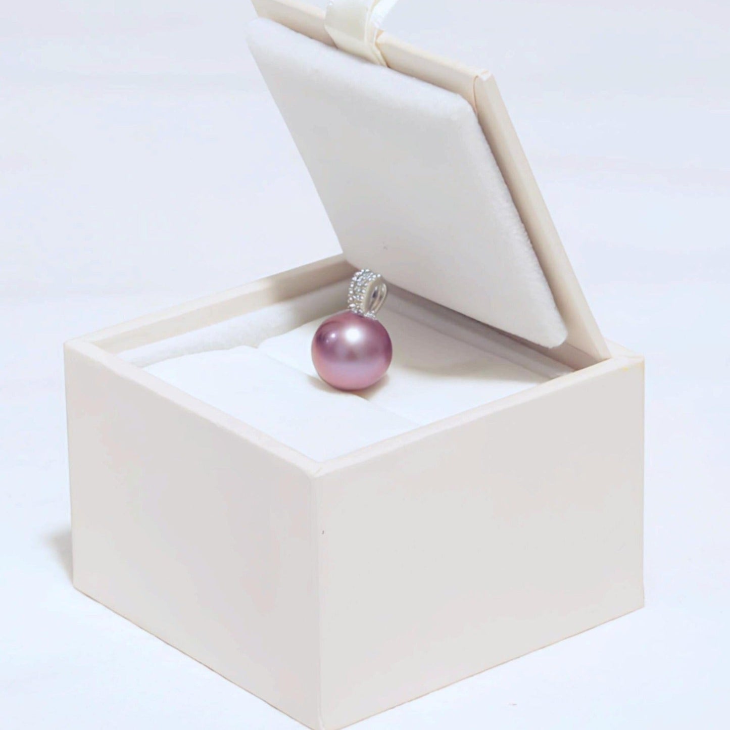 Fuchsia pearl pendant - Tricky Lucky