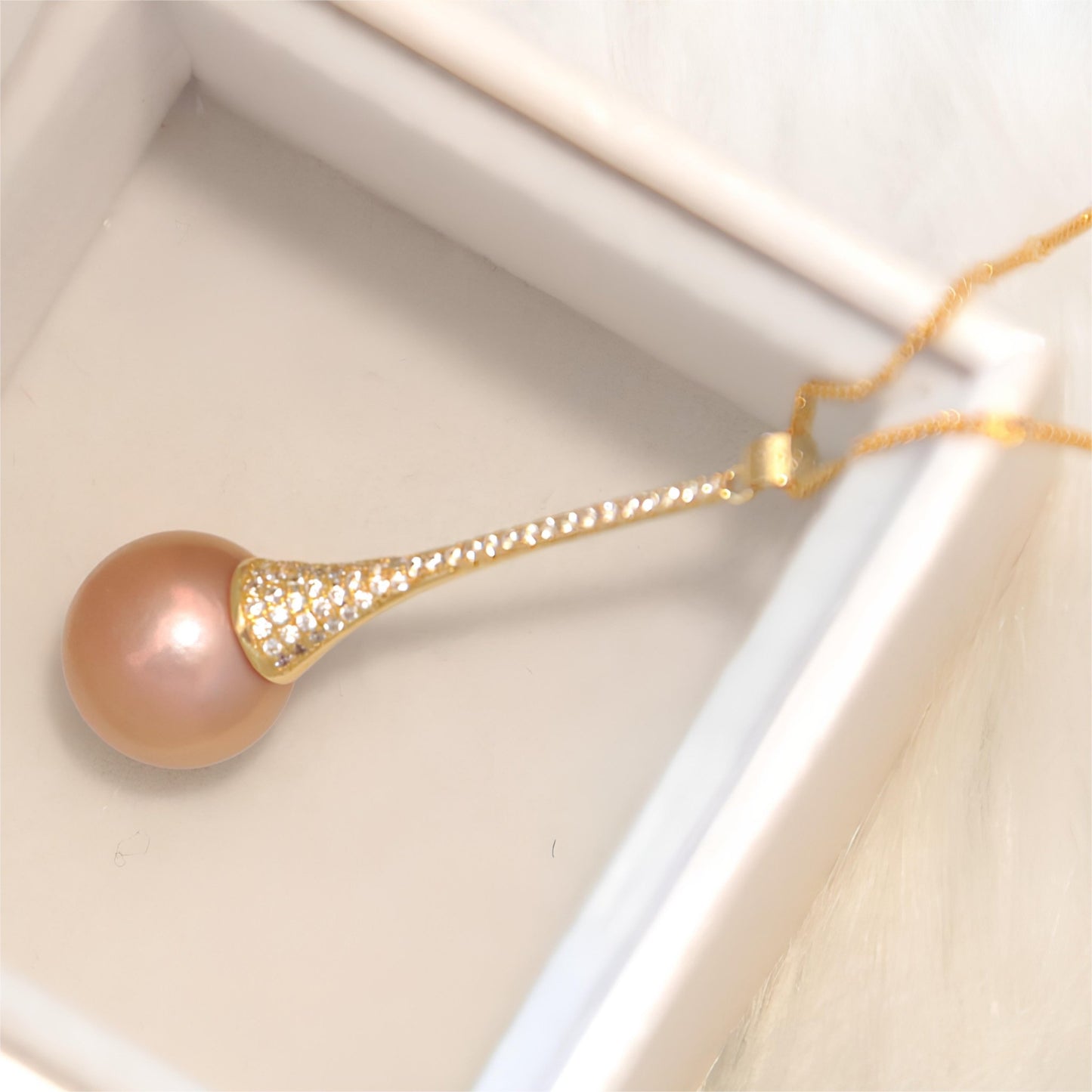 Glamorous Pagoda Pearl Pendant - Tricky Lucky