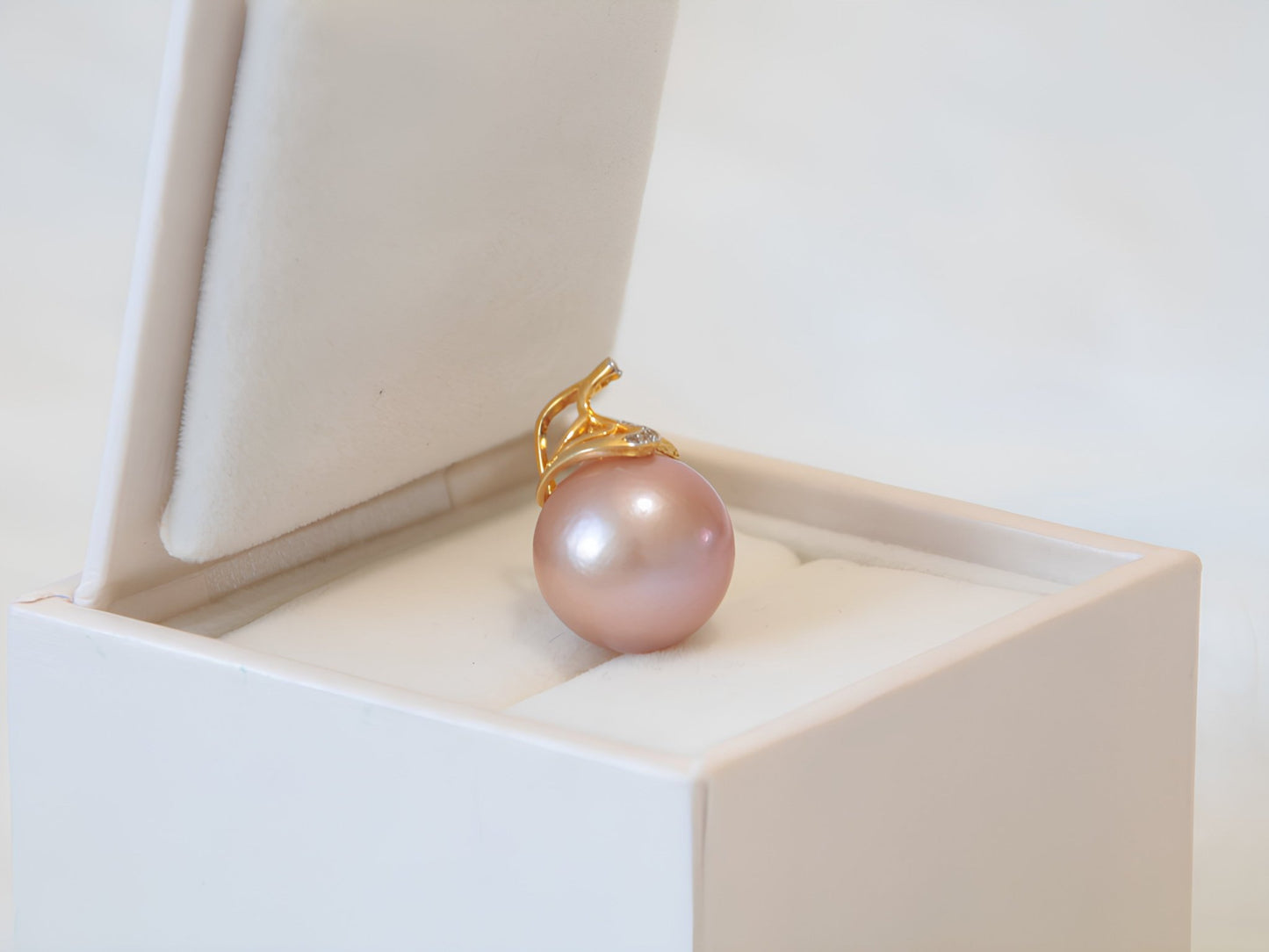 Golden Leaf Pearl Necklace Pendant - Tricky Lucky