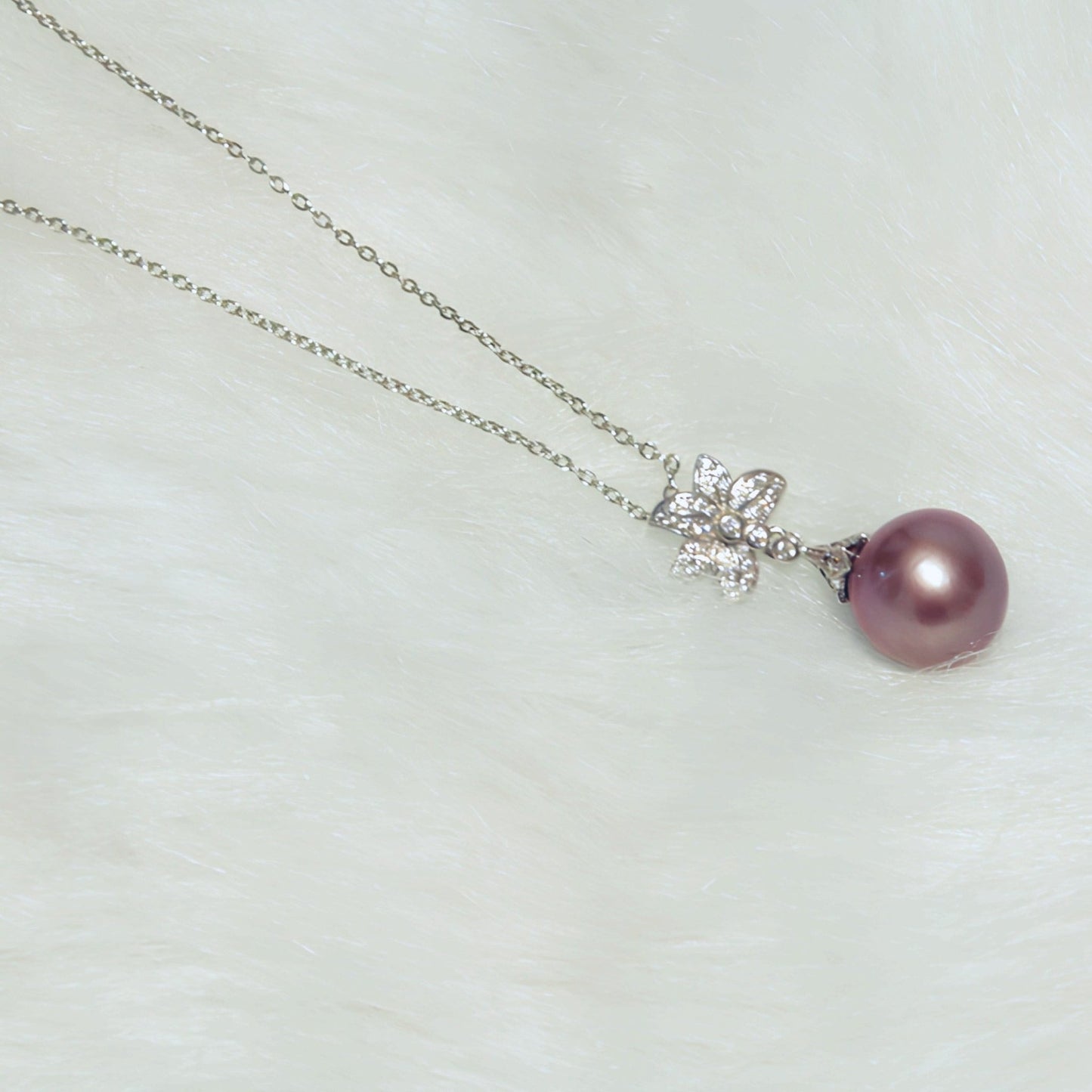 Orchid Pearl Pendant - Tricky Lucky