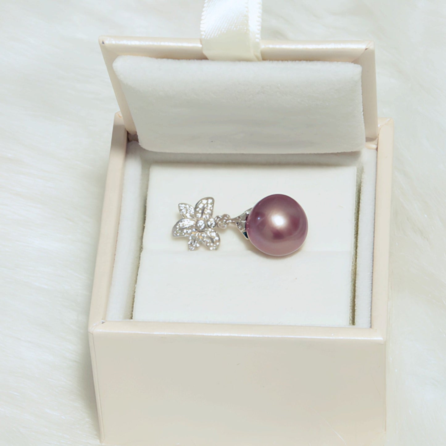Orchid Pearl Pendant - Tricky Lucky
