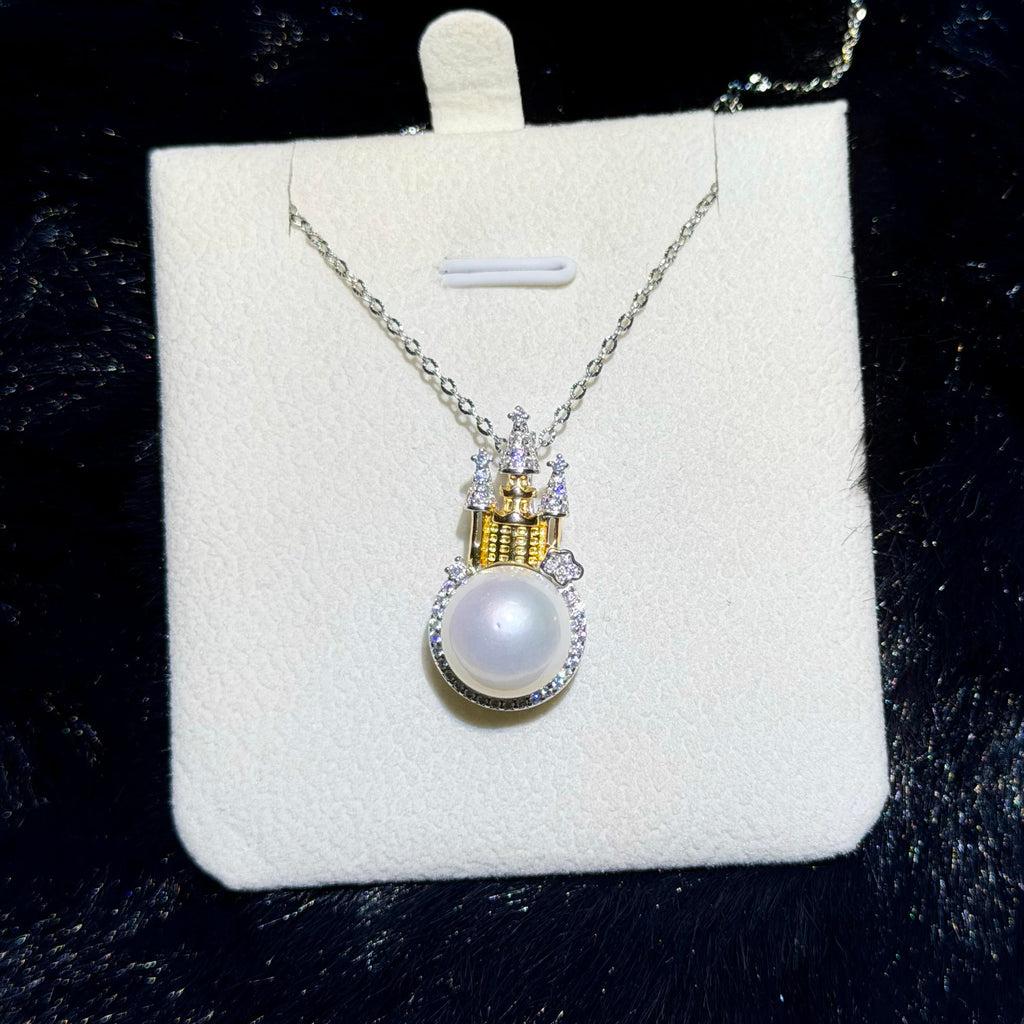 Fairytale castle pearl pendant with a luminous white freshwater pearl.