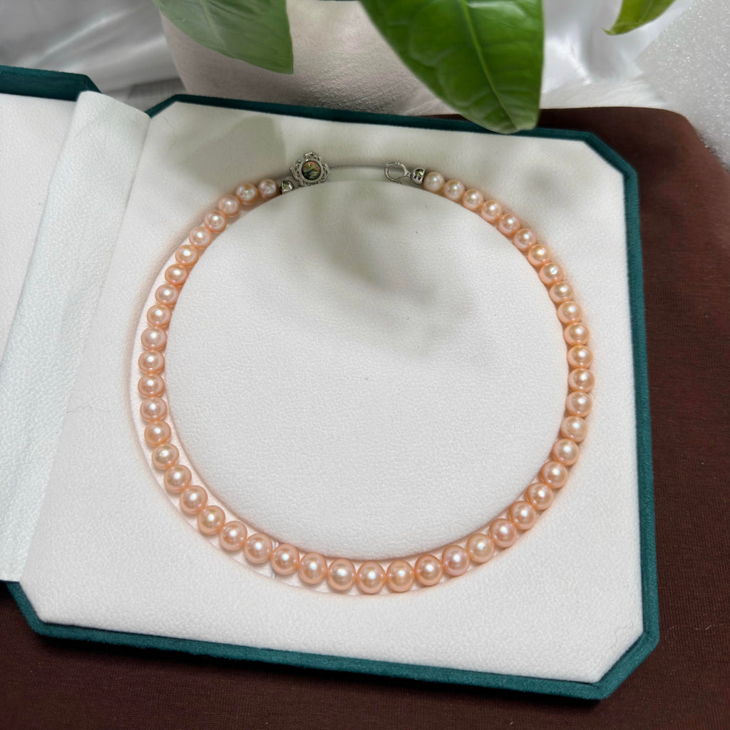 Classic 42 cm necklace featuring 8–9 mm light-orange freshwater pearls.