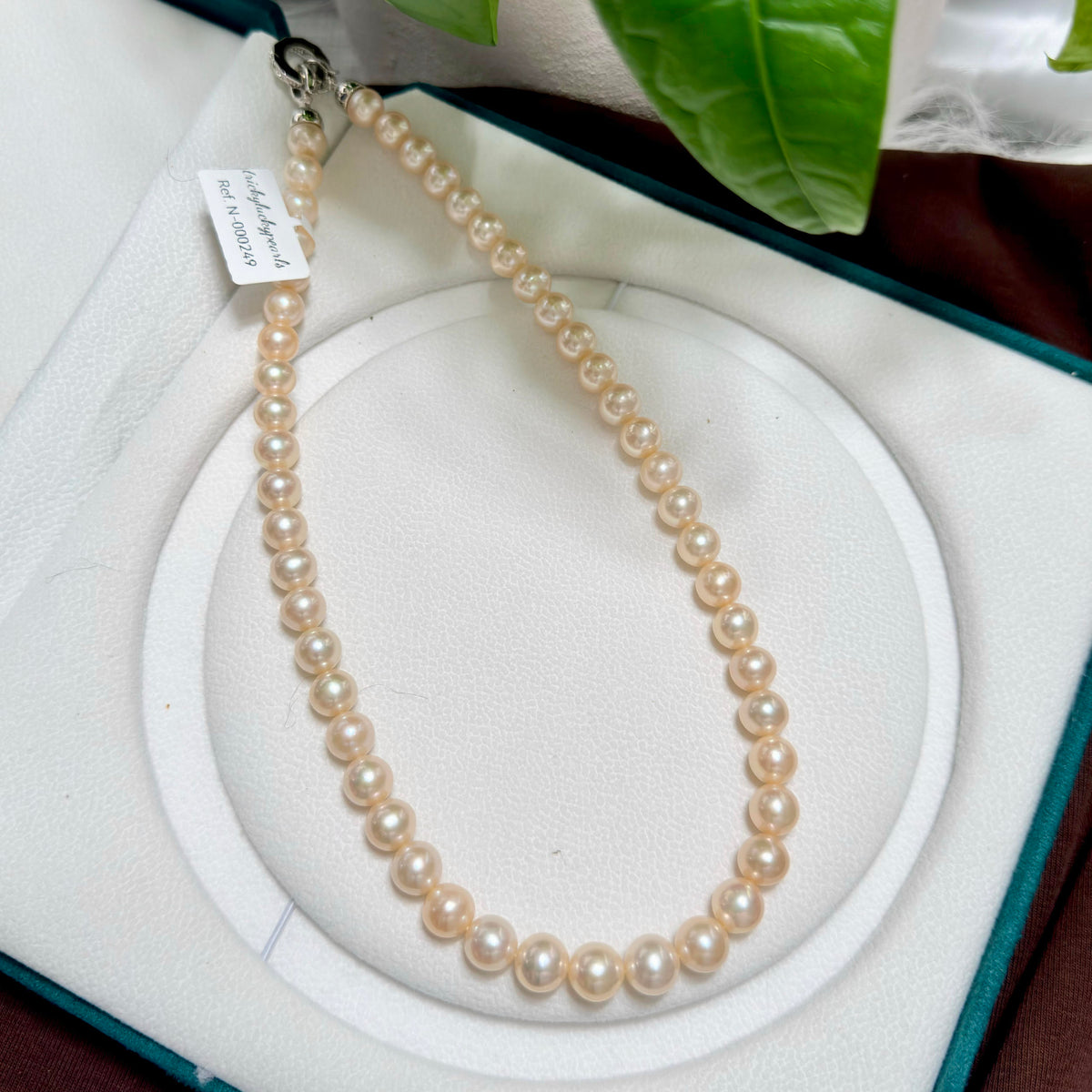 Full strand view of 8–9 mm creamy golden white freshwater pearl necklace, 42 cm long.