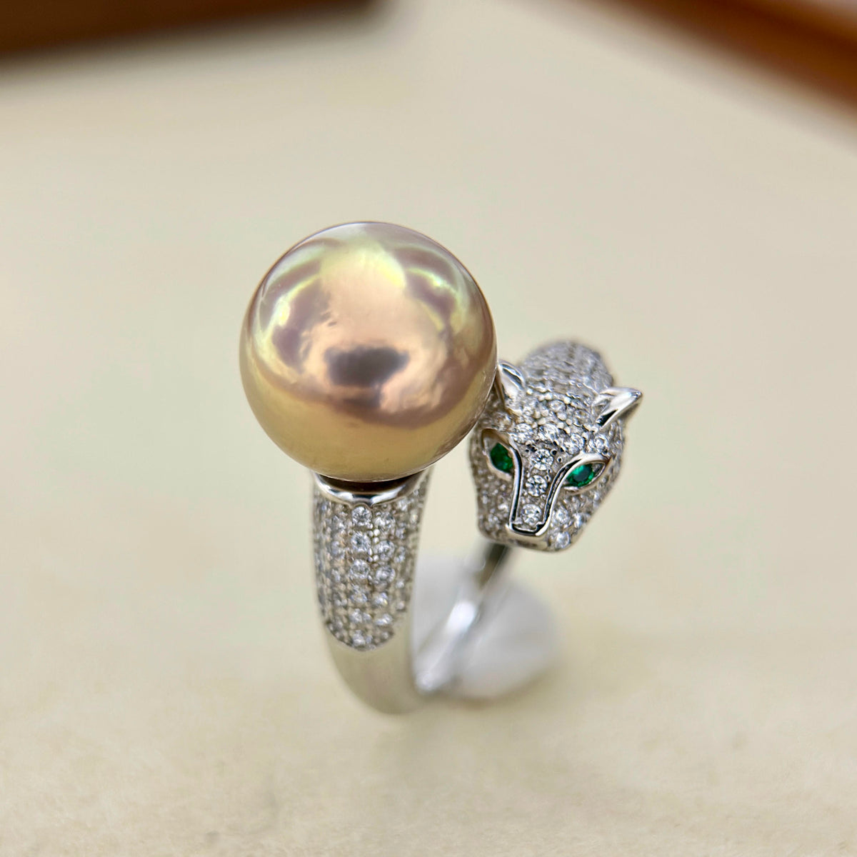 11.9mm Golden Green Pearl Leopard Ring – Reddish Brown Halo