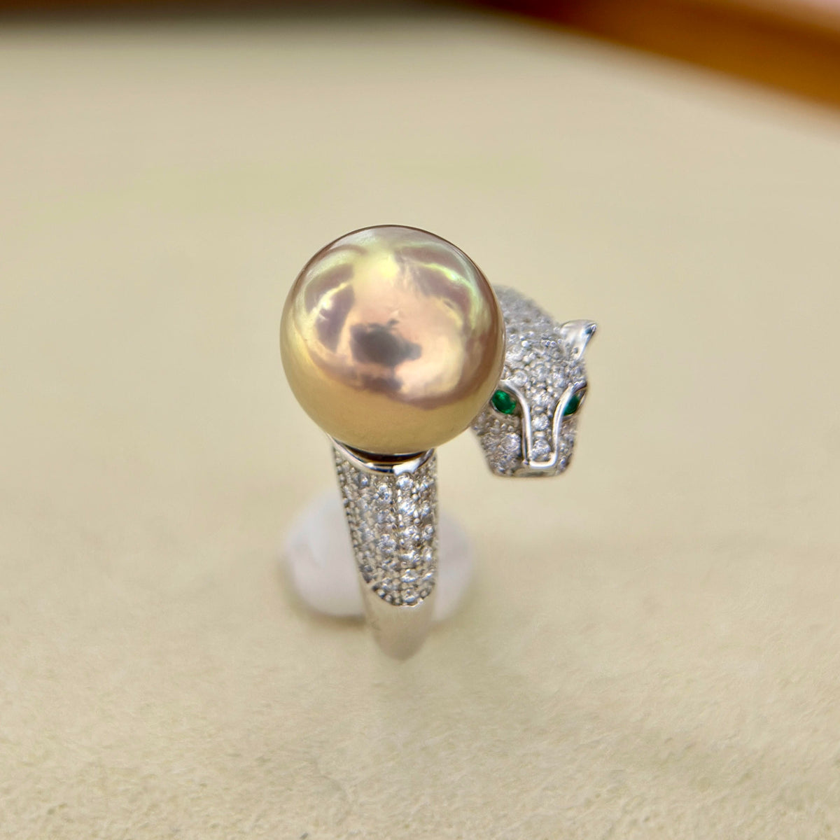 11.9mm Golden Green Pearl Leopard Ring – Reddish Brown Halo