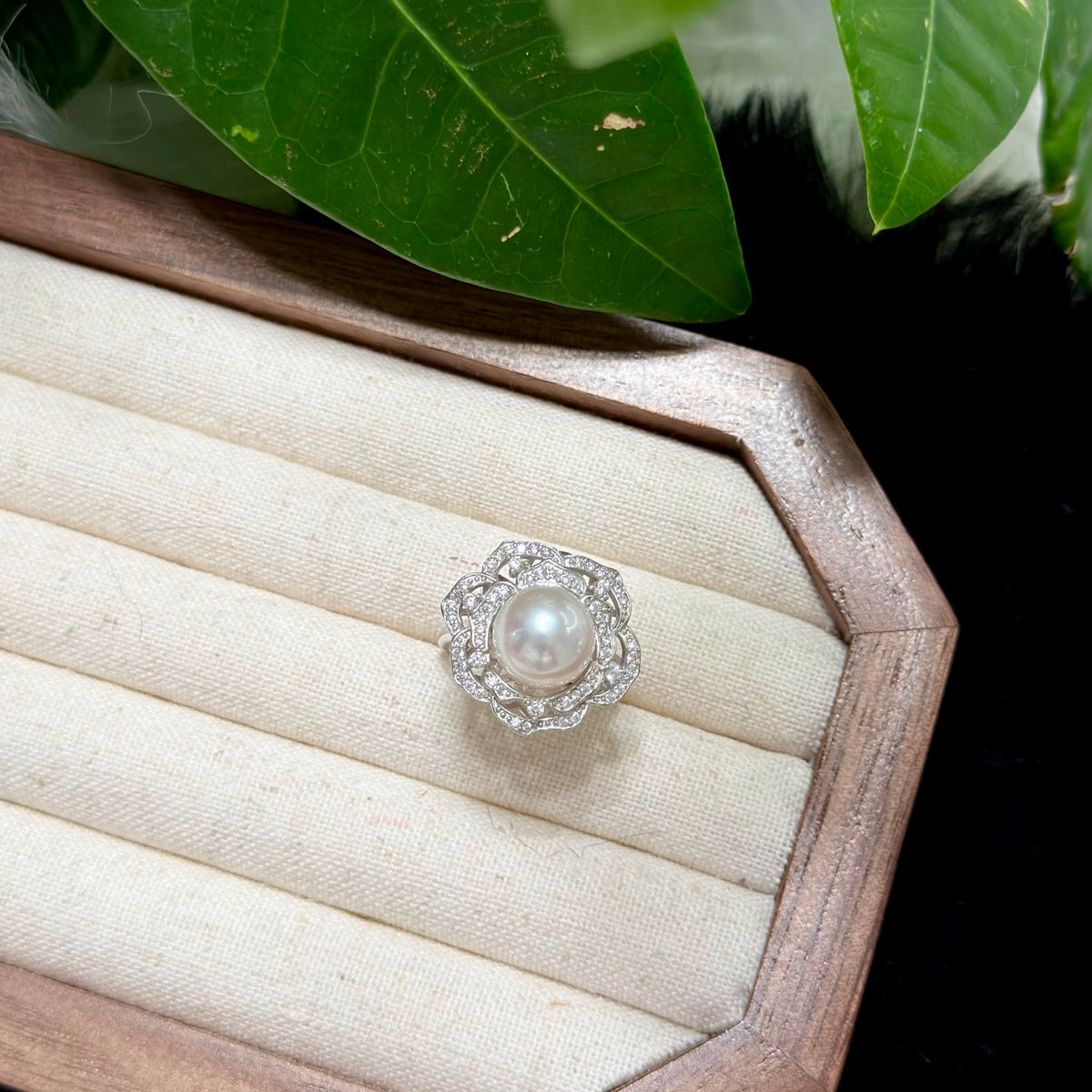 Convertible floral pearl jewelry that transforms from a ring into a pendant.