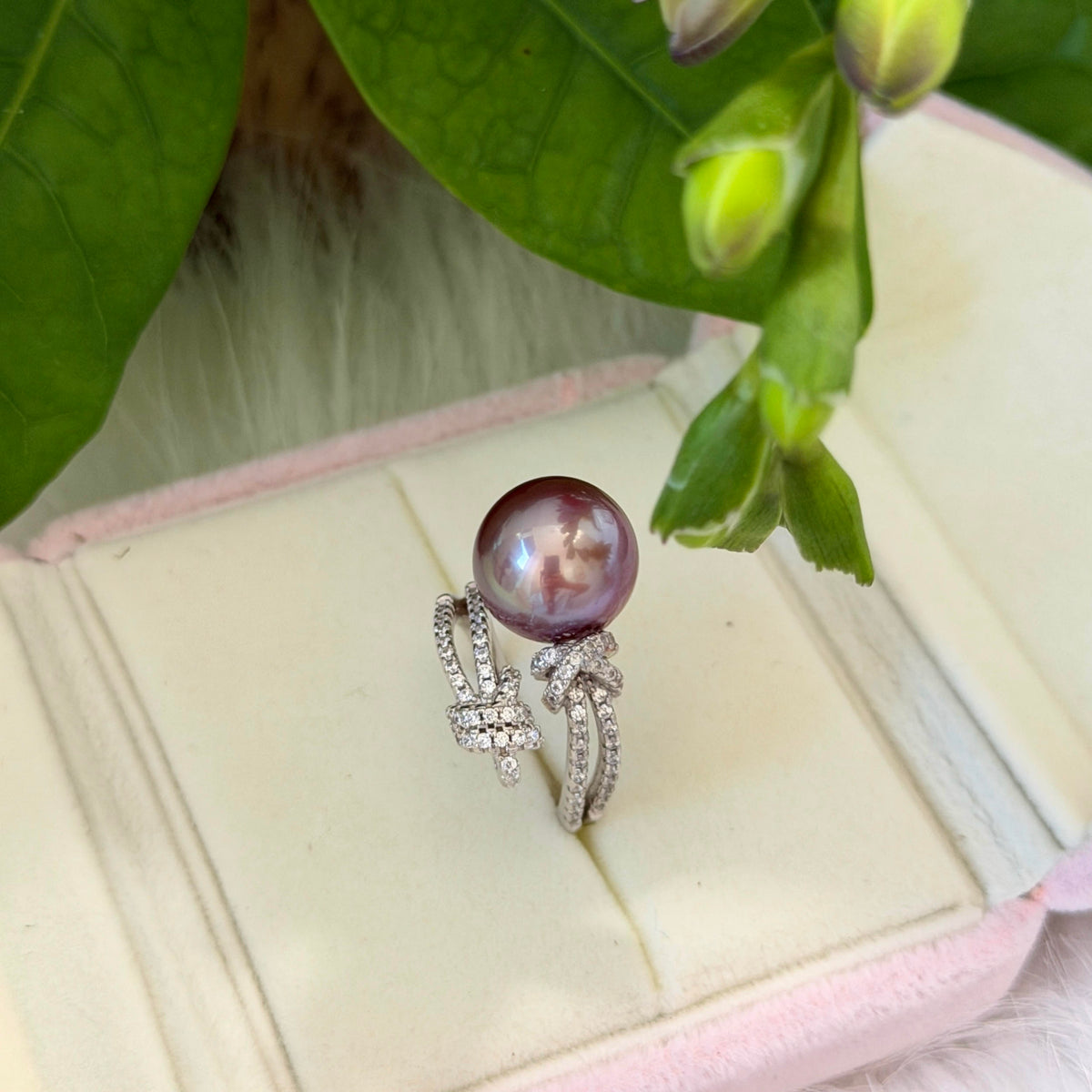 Mirror-luster freshwater pearl ring in a rich deep purple tone.