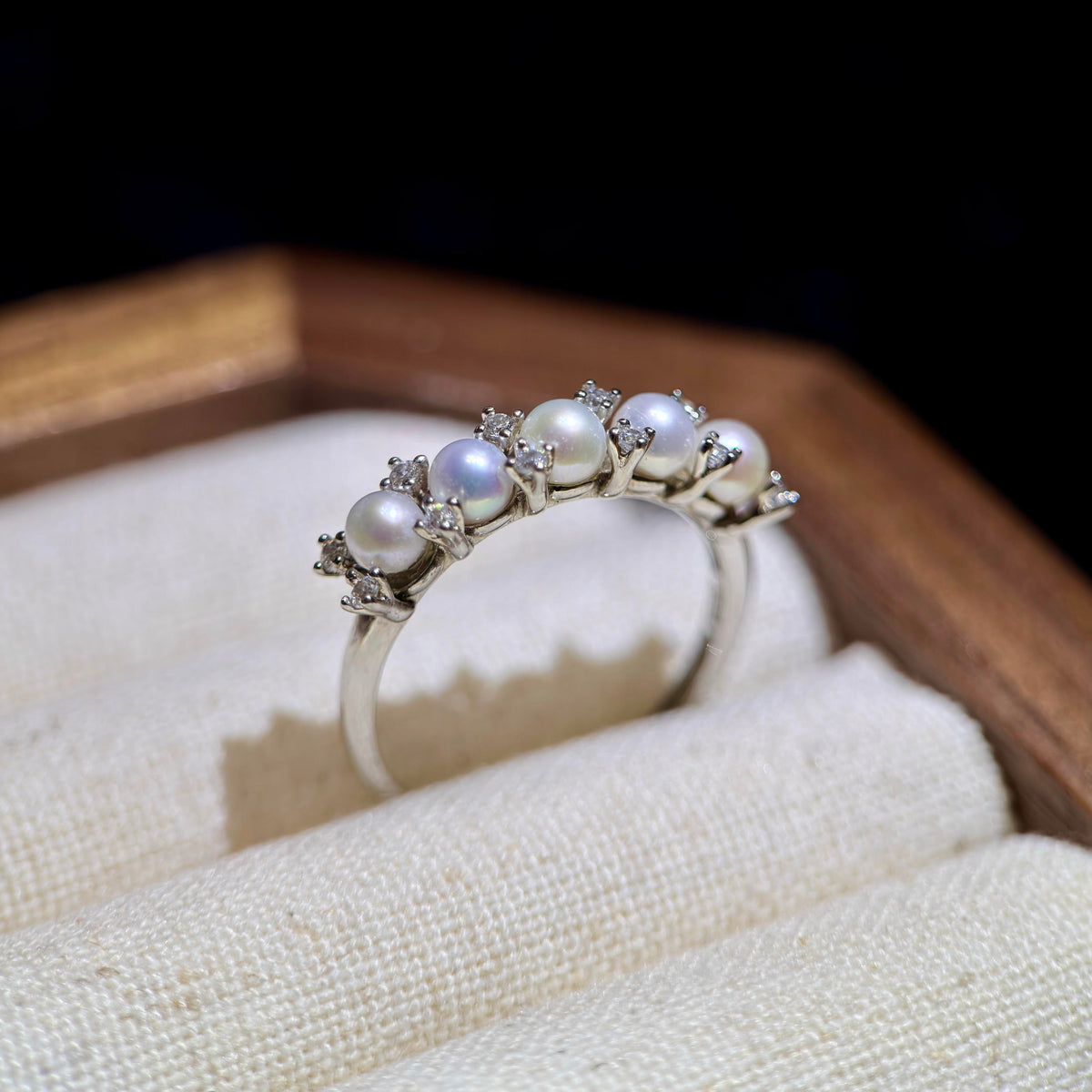 Blue-pink iridescent pearl cluster ring in sterling silver.