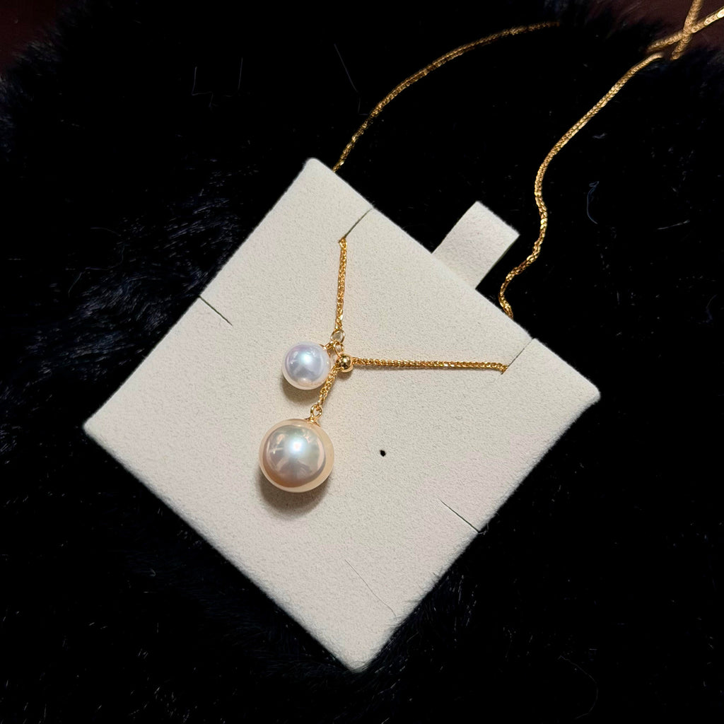 Adjustable Y necklace with a 12 mm creamy golden pearl and 8 mm white freshwater pearl.