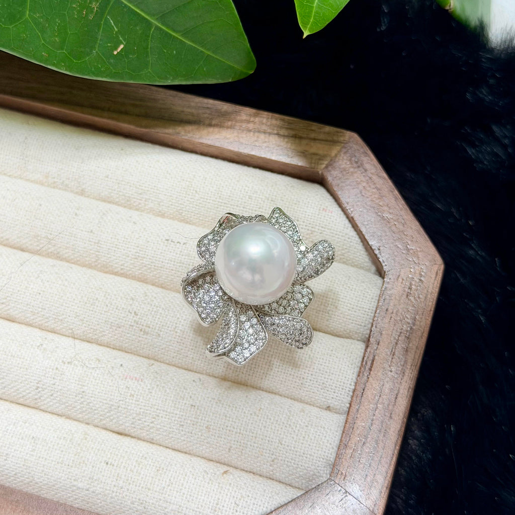 Romantic white freshwater pearl flower ring.