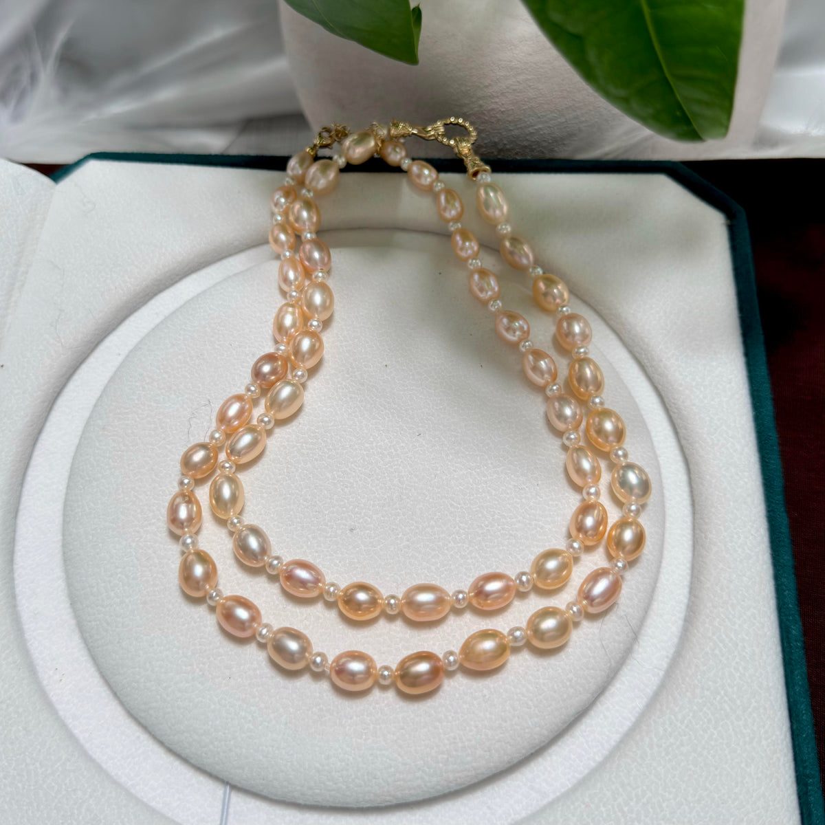 75 cm golden-orange oval pearl necklace with a 5 cm extender.
