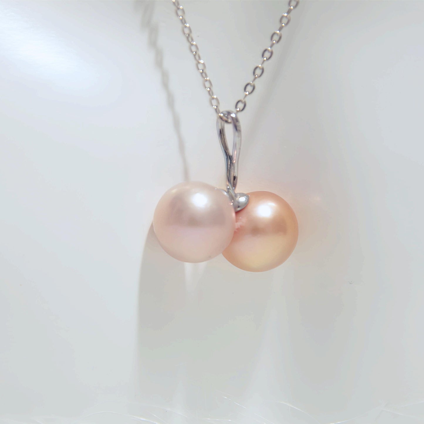 Twin beads twisted pearl necklace pendant