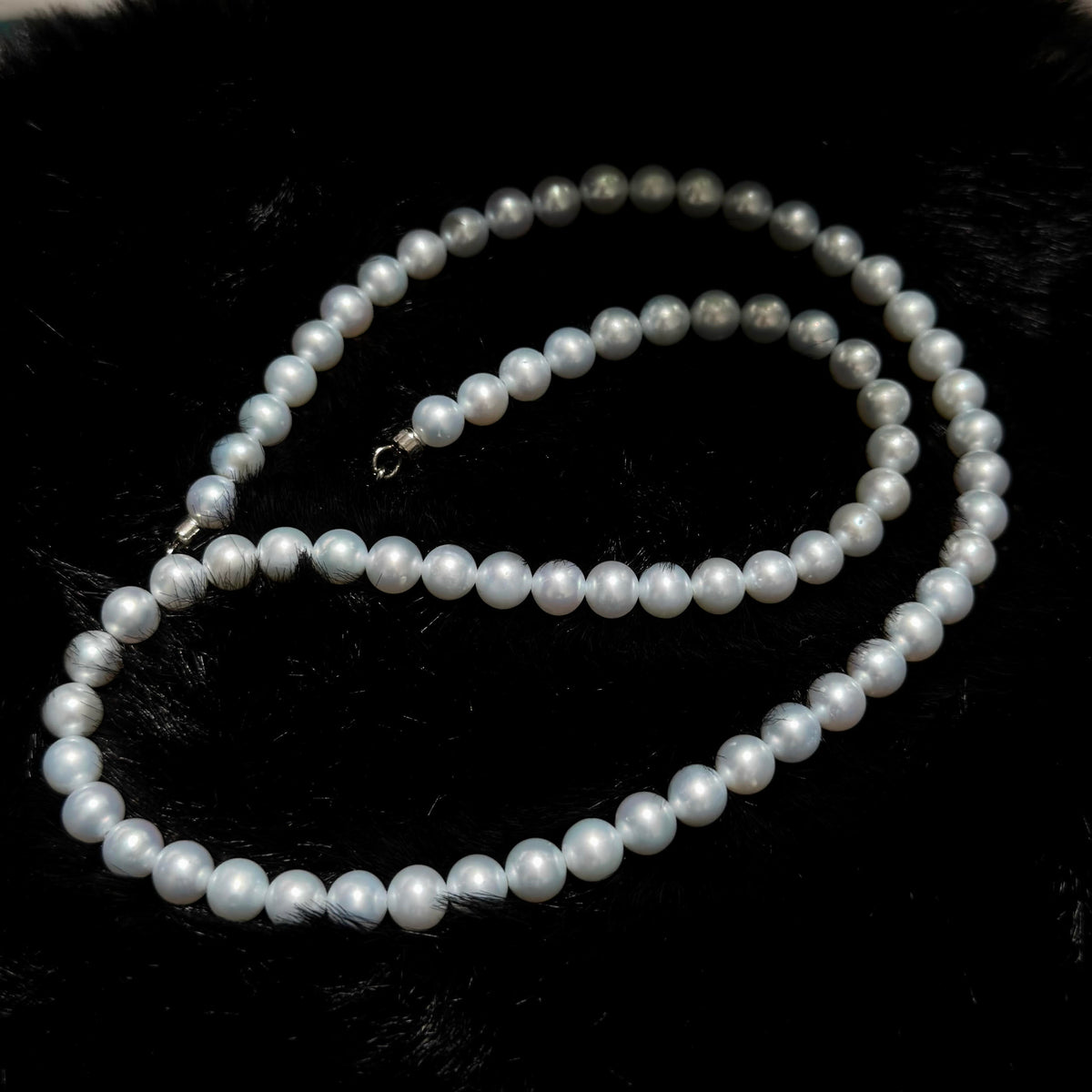 Modern 5.5–6 mm freshwater pearl necklace with a luminous icy-blue overtone.