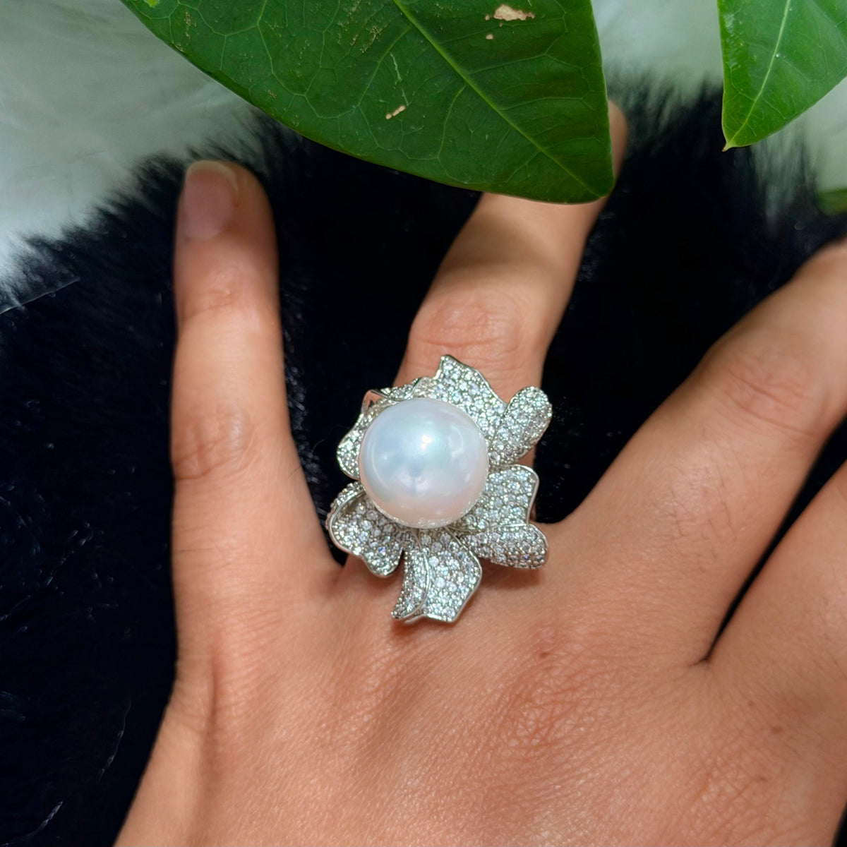 Silver-plated flower ring featuring a natural freshwater pearl.