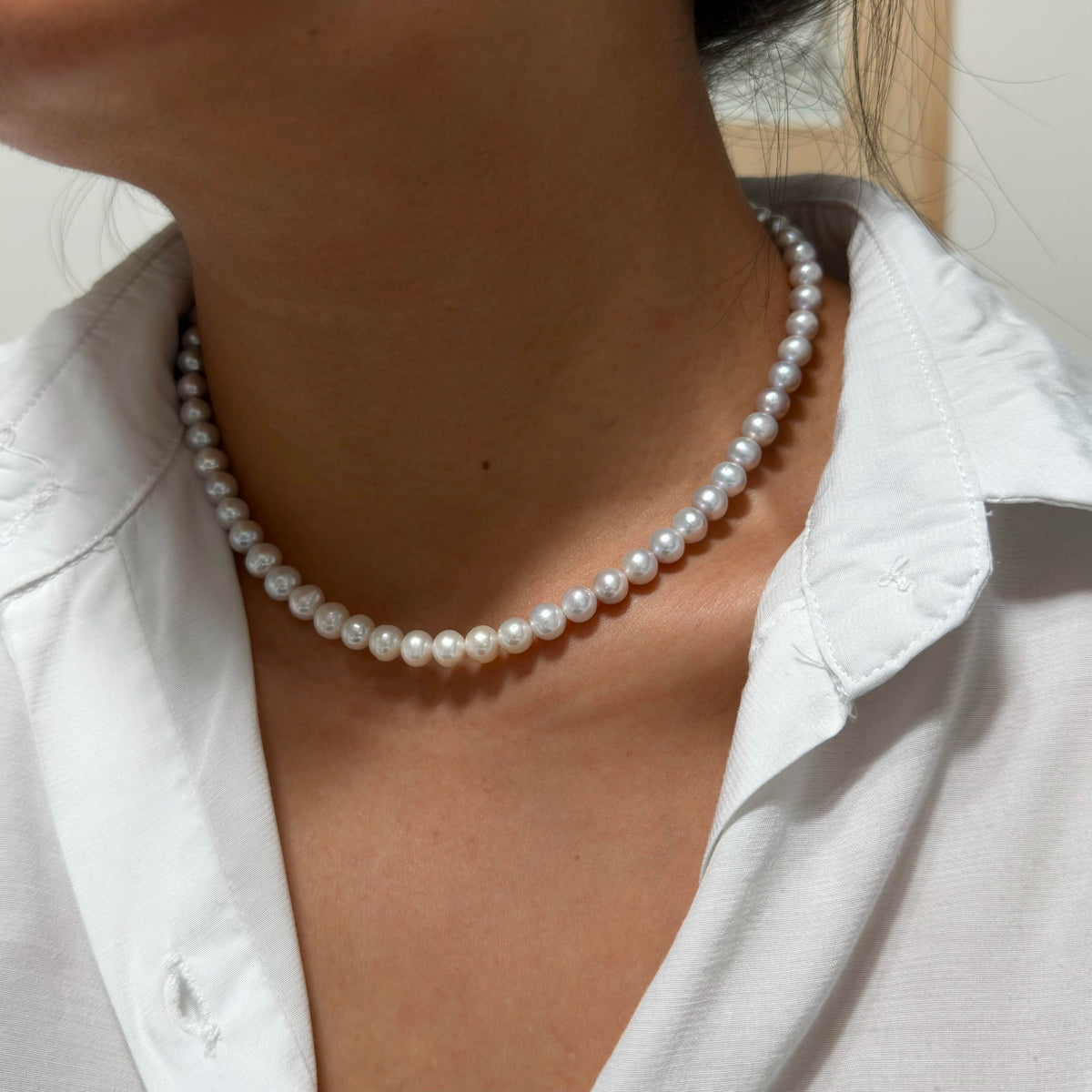 Modern gradient freshwater pearl necklace with sterling silver clasp.