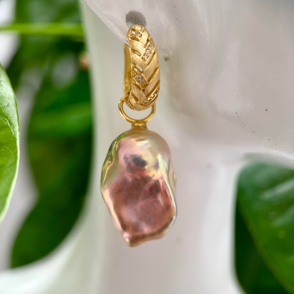 Detachable baroque pearl earrings in 18K gold-plated sterling silver.