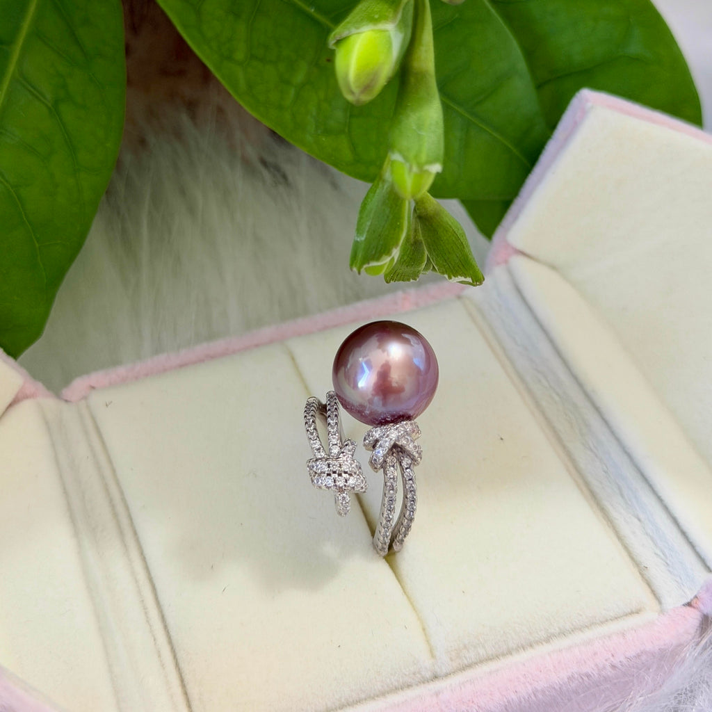 12.6 mm freshwater pearl ring with an adjustable silver band.
