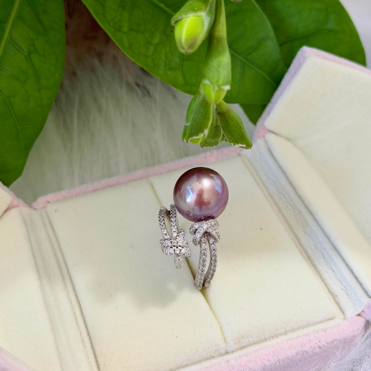 12.6 mm freshwater pearl ring with an adjustable silver band.
