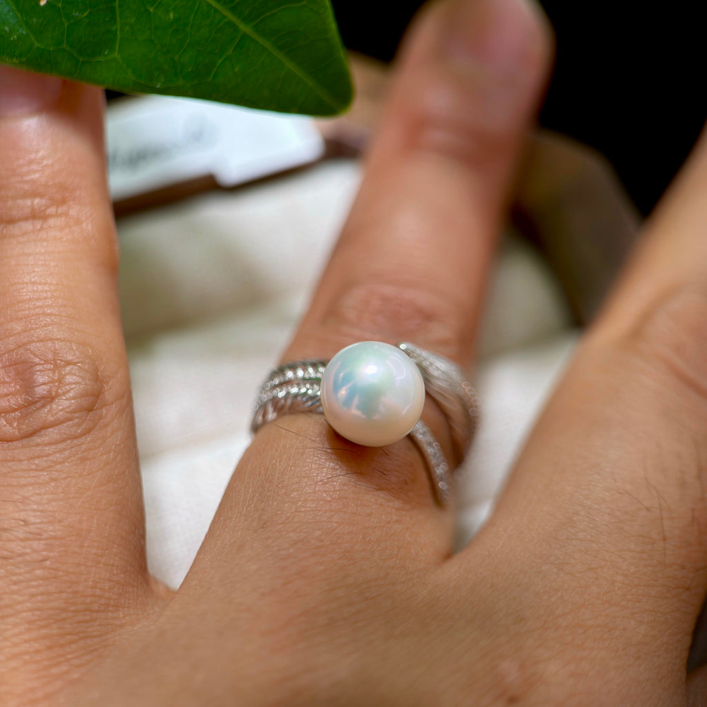 8.8 mm white freshwater pearl feather ring in sterling silver.