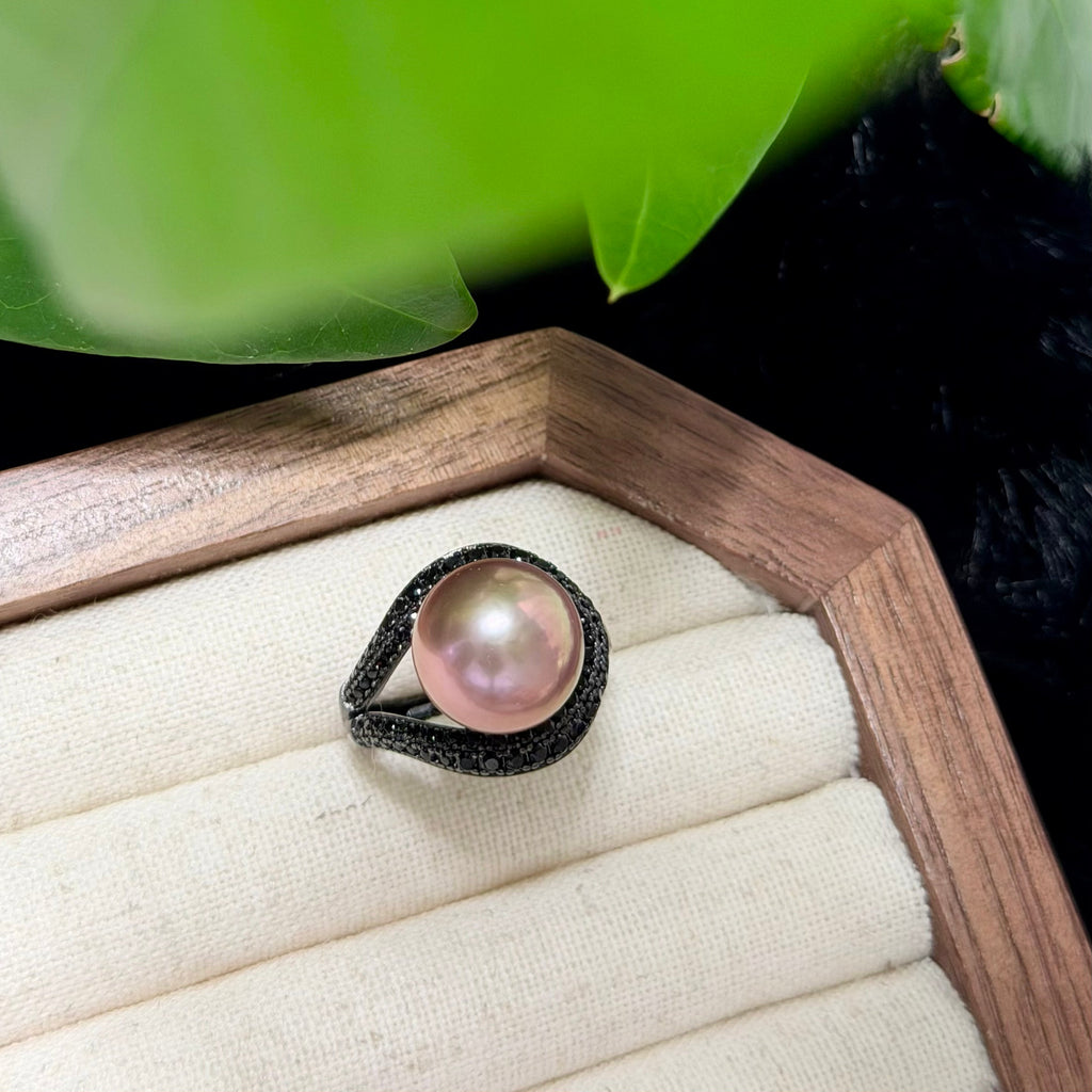 Devil's-eye inspired pearl ring with black zircon frame.