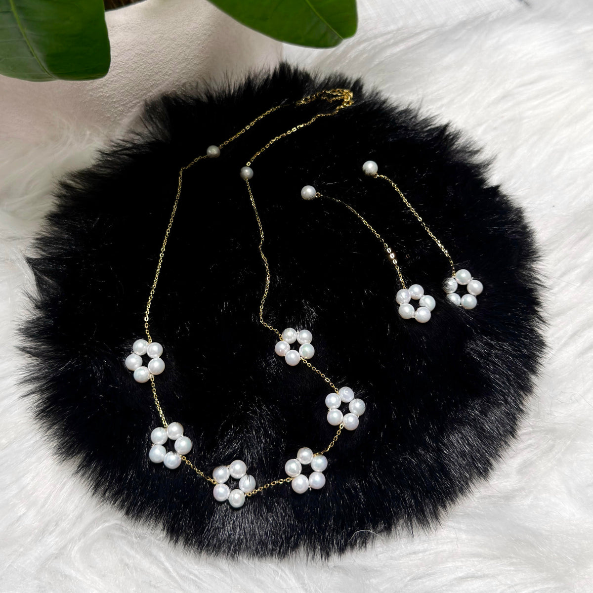 Delicate Pearl Flower Jewelry Set – Necklace & Earrings