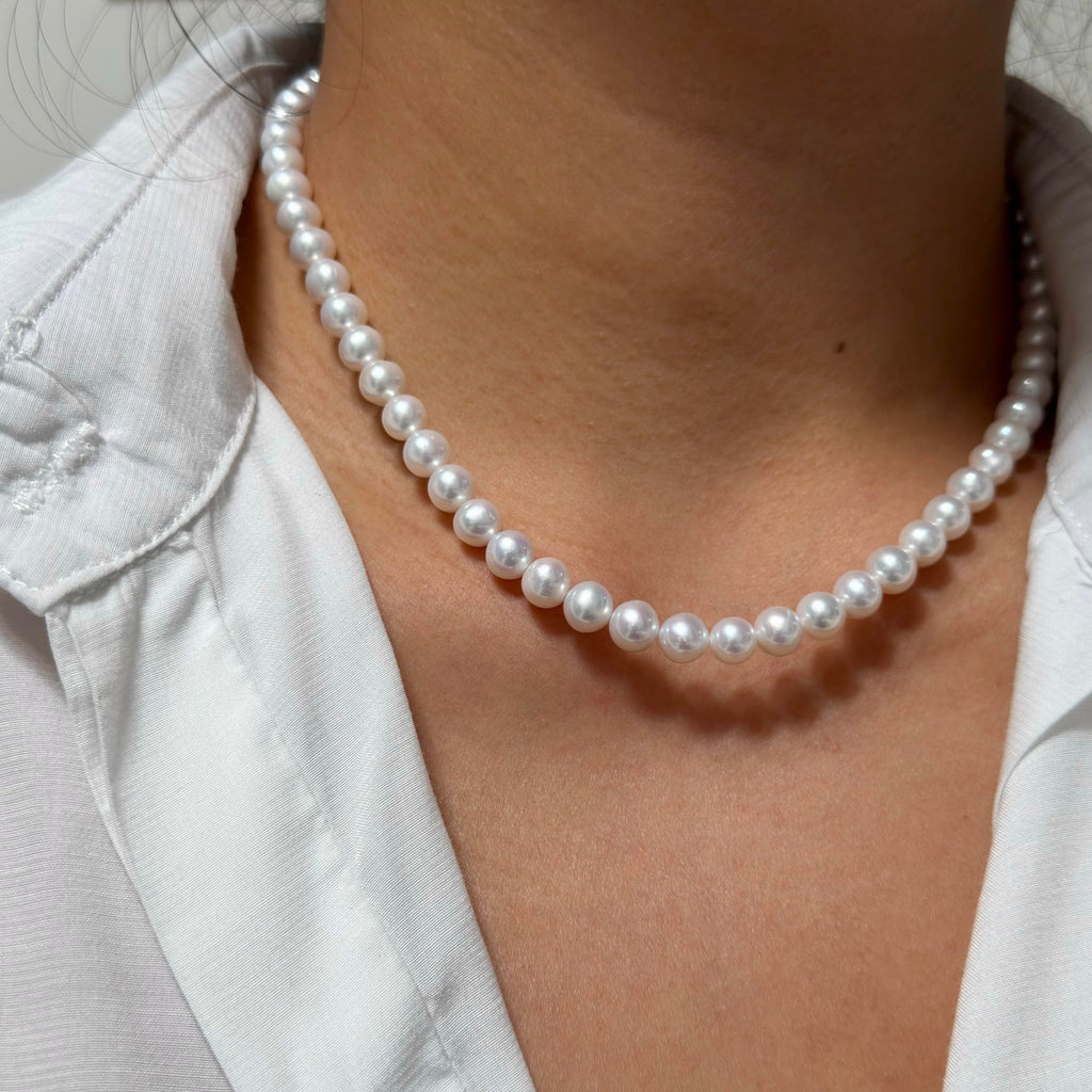 Natural freshwater pearls showing high lustre and round shape.
