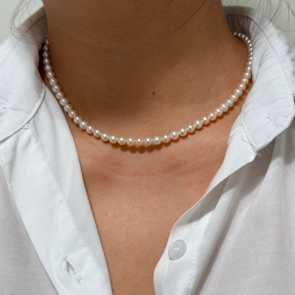 5–6 mm mixed white and soft golden tones freshwater pearl necklace, 41 cm long.