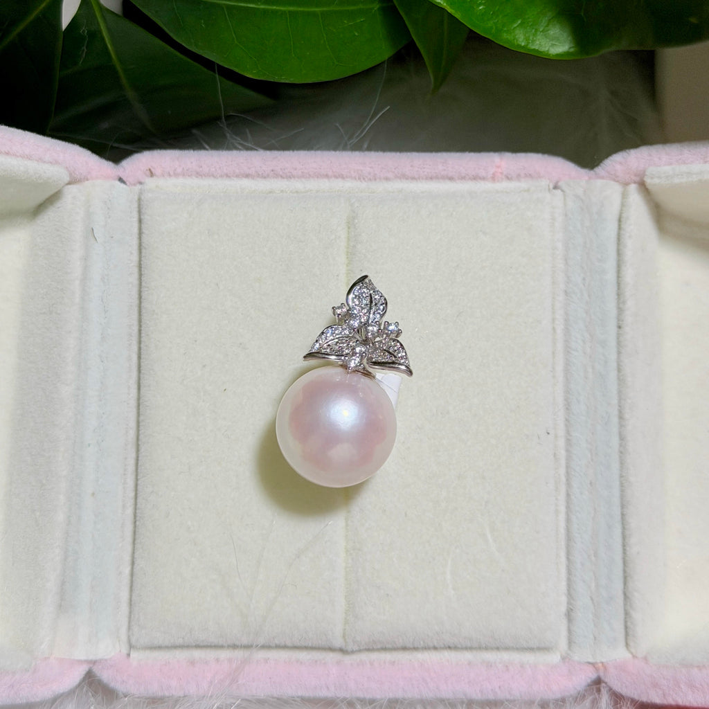 Large 15 mm white pearl pendant designed as a luxury gift for her.