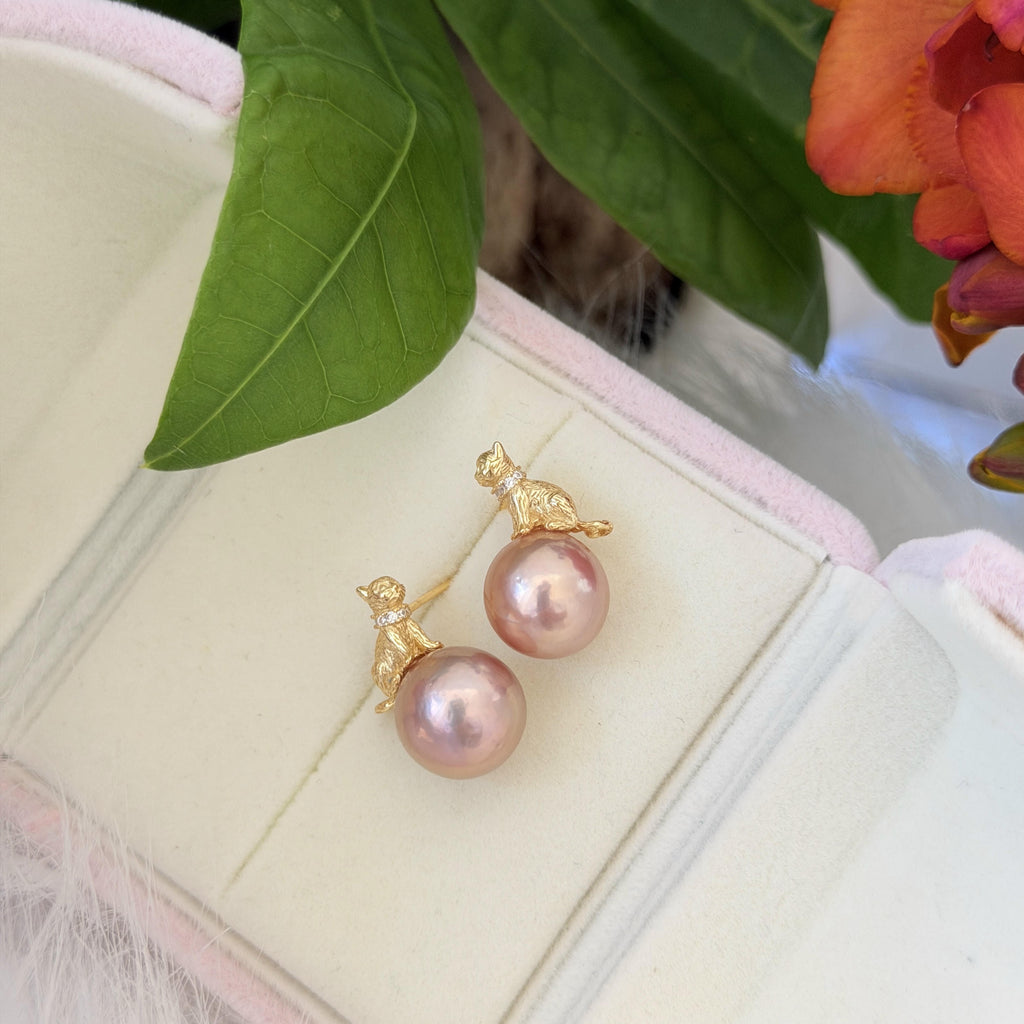 11.6mm Metallic Pink Pearl Cat Earrings – Green Halo Gold-Plated Drop Design