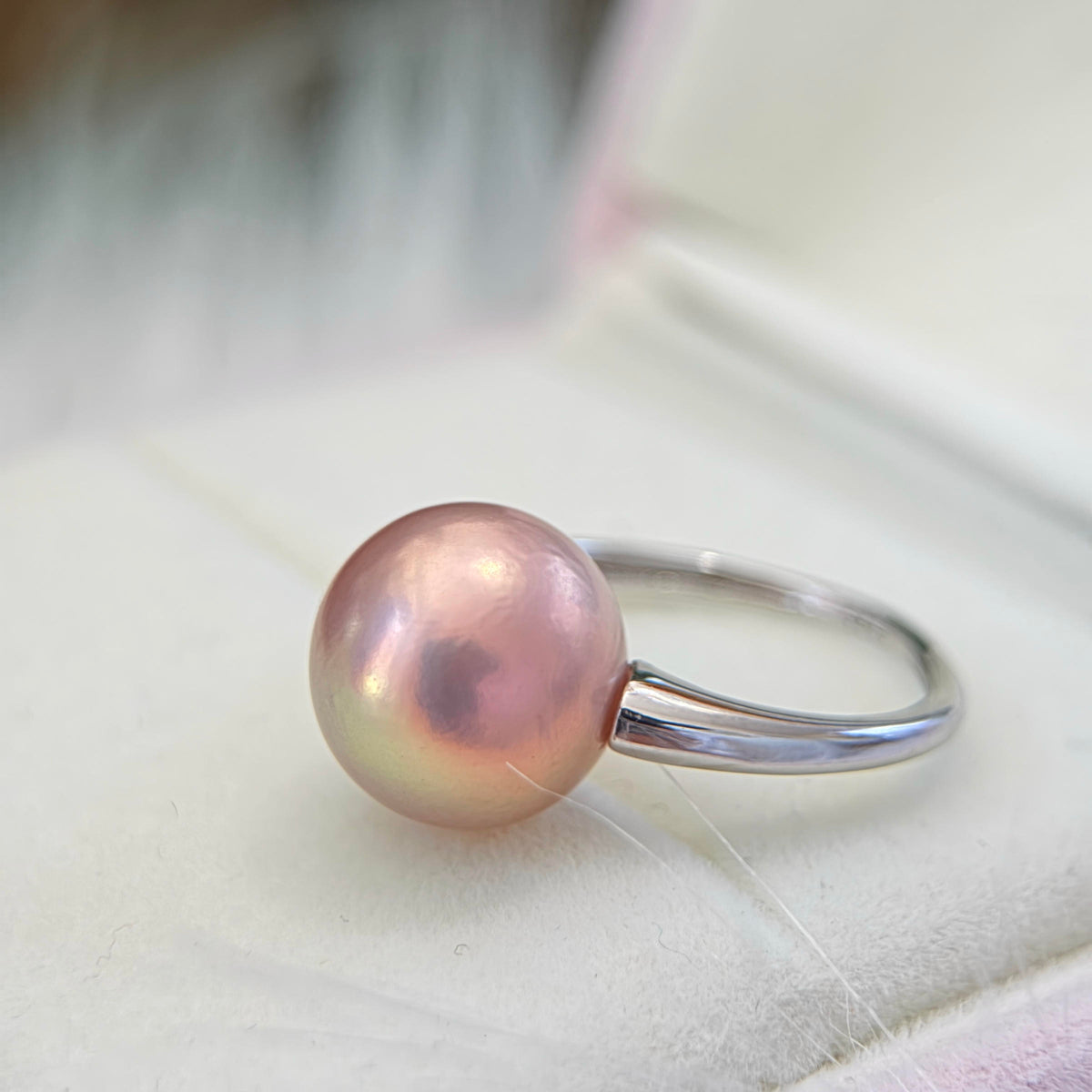 12.4mm Metallic Pink Pearl Ring – Golden Green Halo