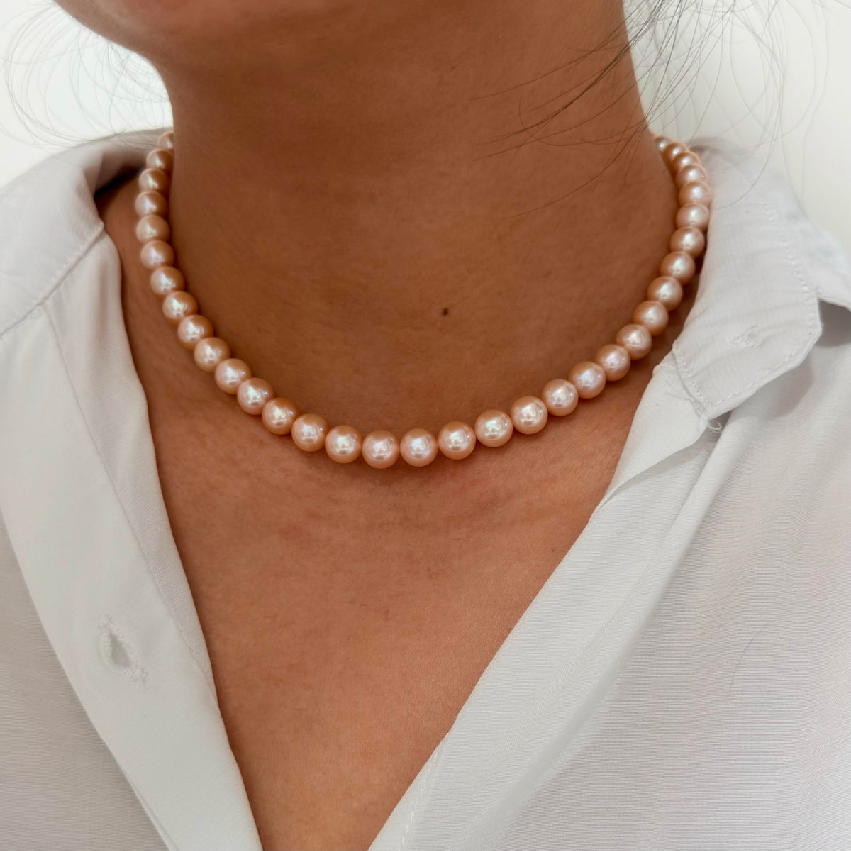 Natural 8–9 mm freshwater pearl necklace with bright lustre.

