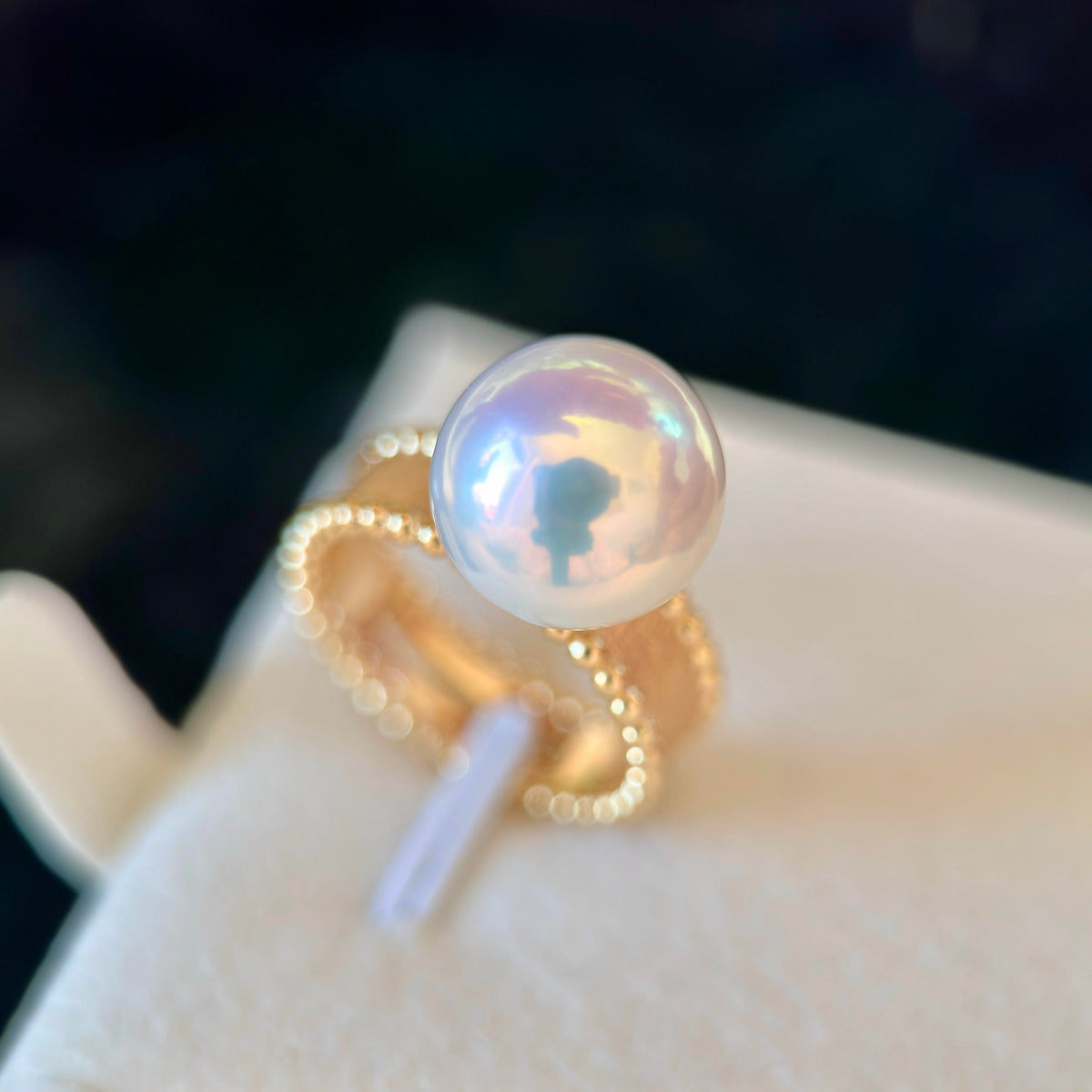 Flawless white pearl statement ring with exceptionally bright lustre.