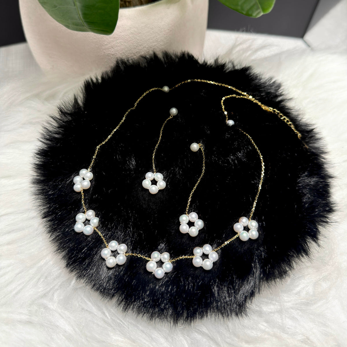 Delicate Pearl Flower Jewelry Set – Necklace & Earrings