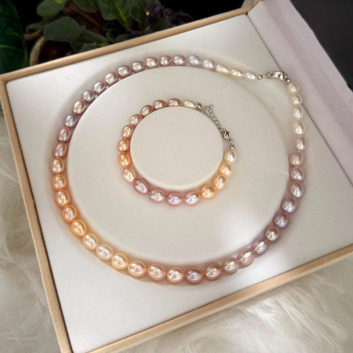 Detail of the adjustable matching freshwater pearl bracelet.