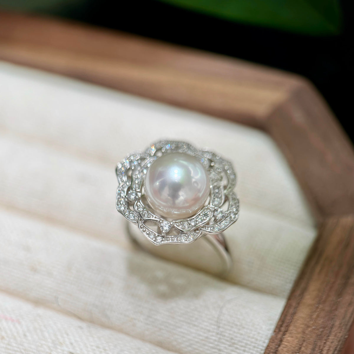 2-in-1 Mirror-Luster Pearl Camellia Ring & Pendant