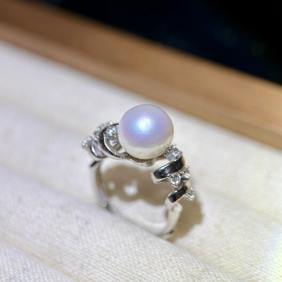 10 mm natural freshwater pearl statement ring.