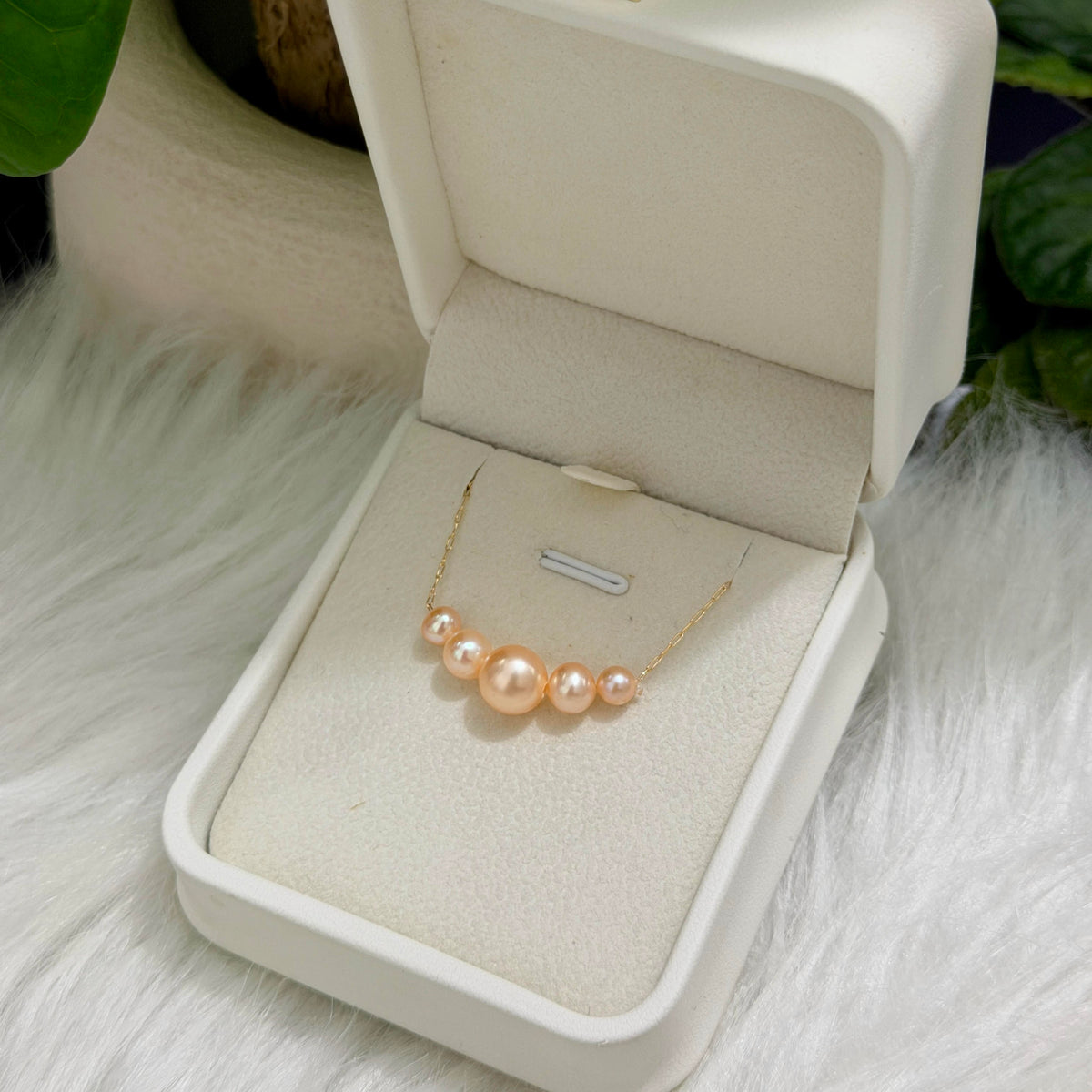 Orange and gold pearl necklace with an adjustable 45 cm chain and extender