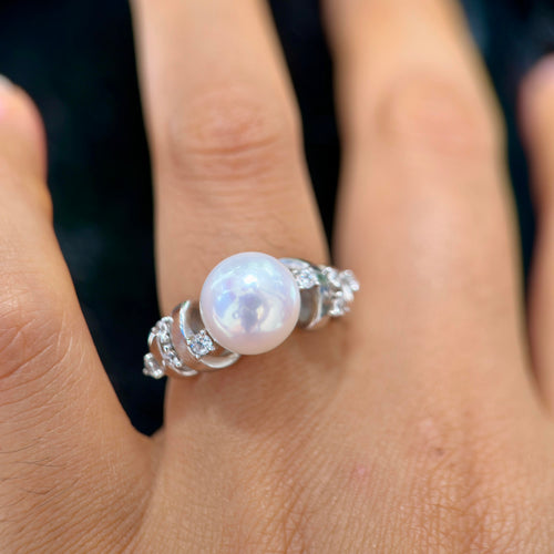 Princess-inspired pearl ring with sparkling zircon accents.