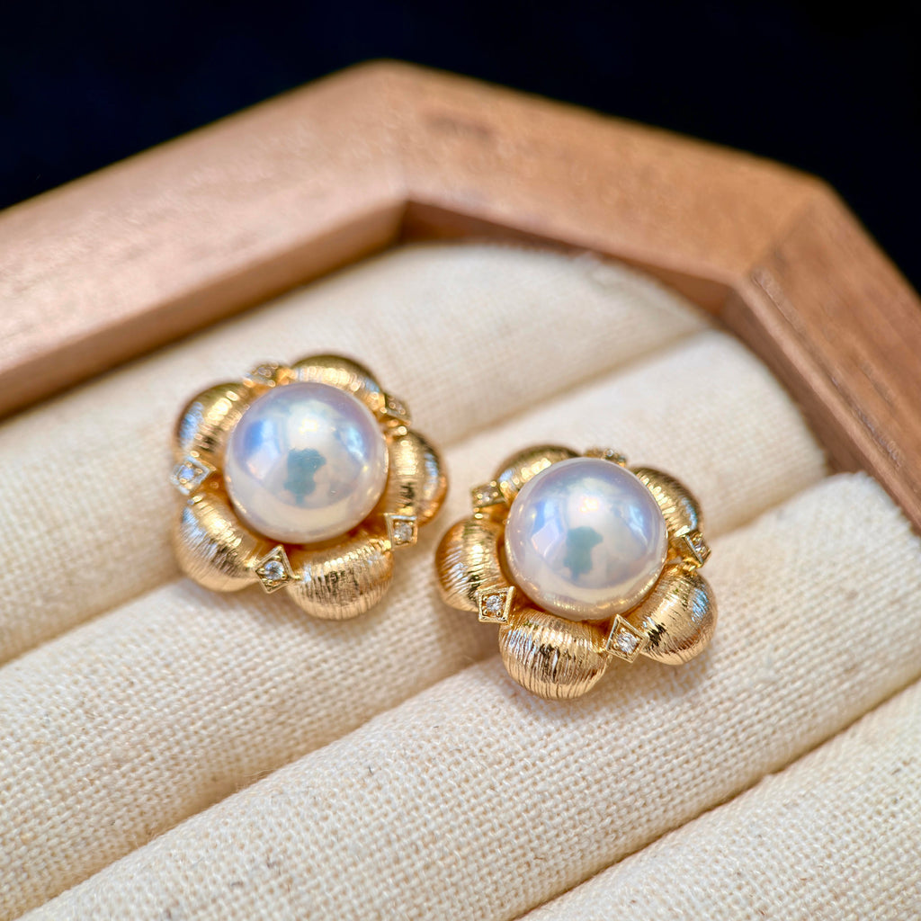 18K gold-plated sterling silver earrings with white pearls.