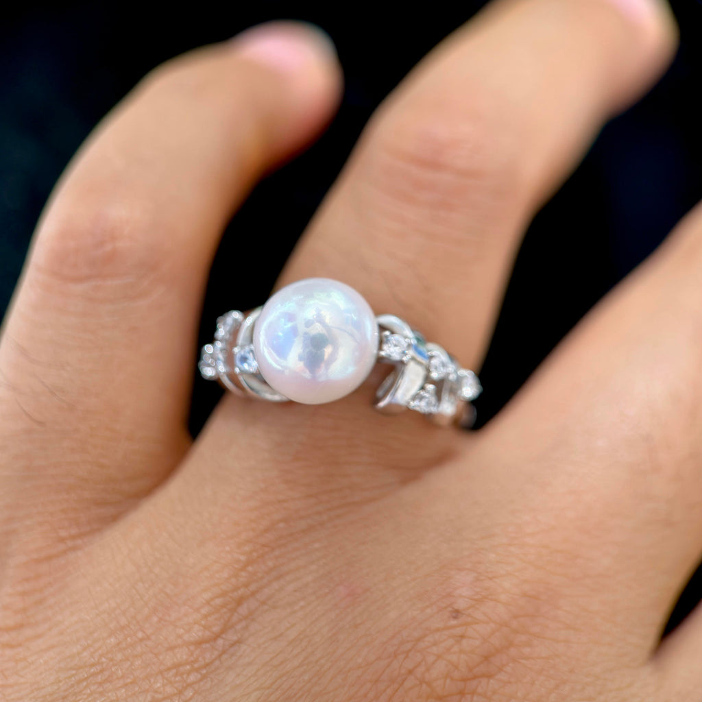 White freshwater pearl ring with strong Aurora lustre.