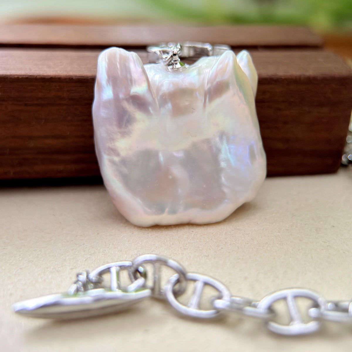 Unisex Chunky-Chain White Baroque Pearl Pendant Necklace