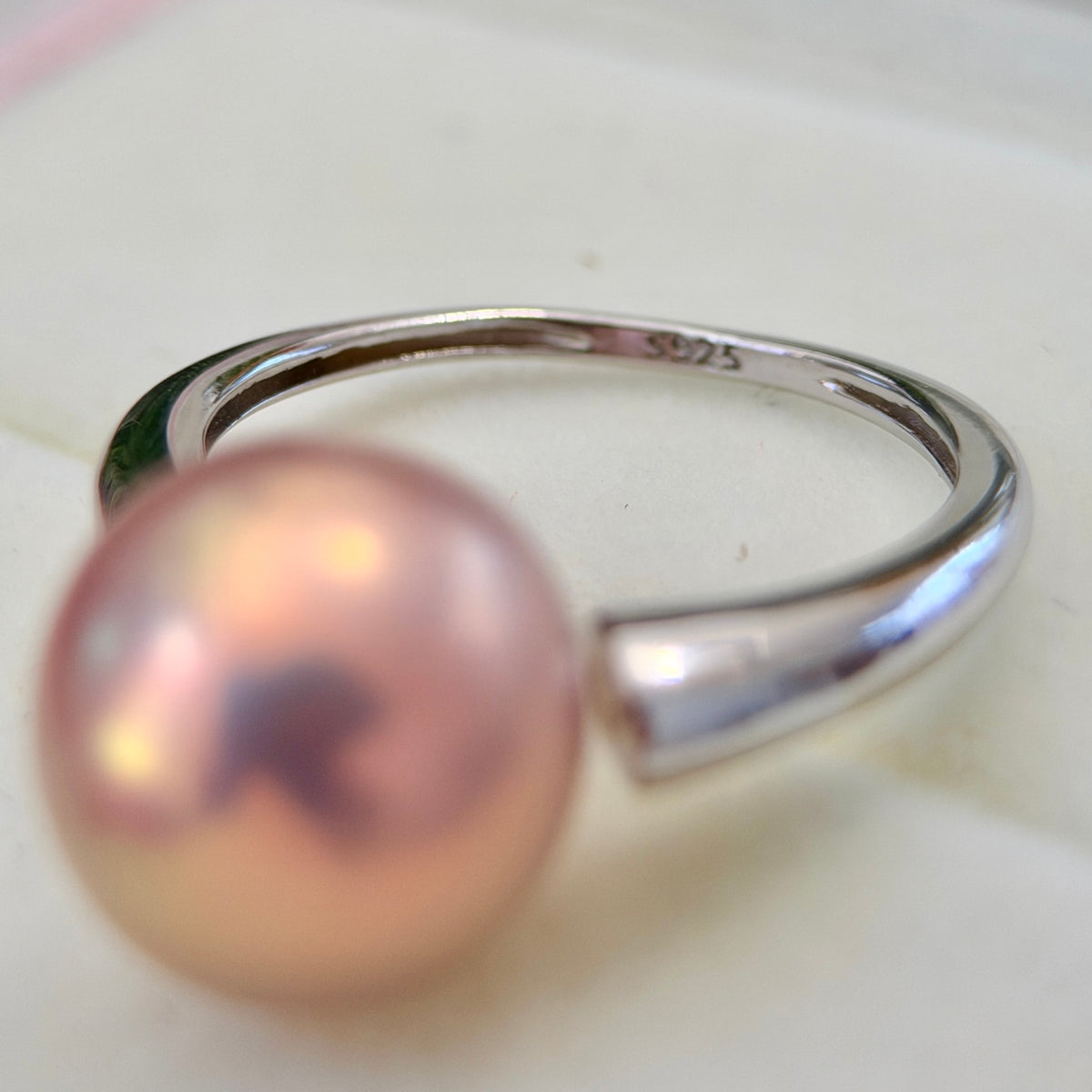 12.4mm Metallic Pink Pearl Ring – Golden Green Halo