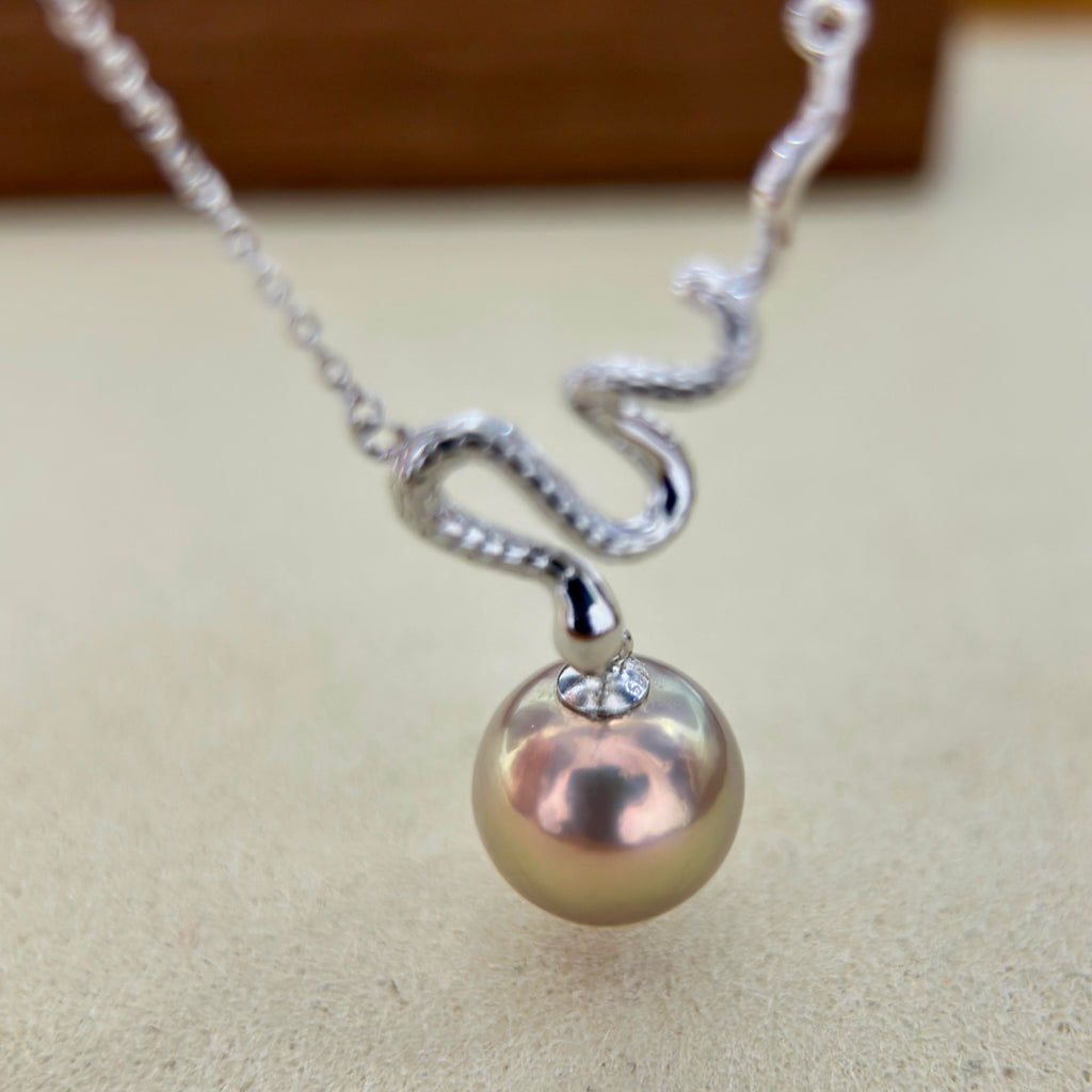 Sterling silver snake necklace with a 12.3 mm multicolor freshwater pearl.
