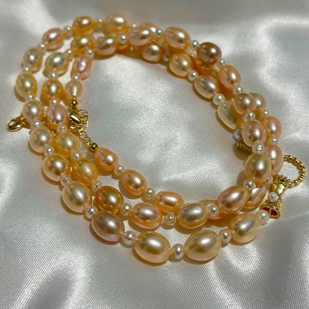 Close-up of the pendant-ready section of the pearl necklace.