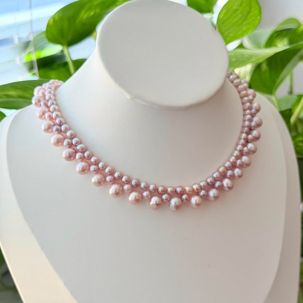 Romantic 36 cm lace pearl necklace with a soft woven look.