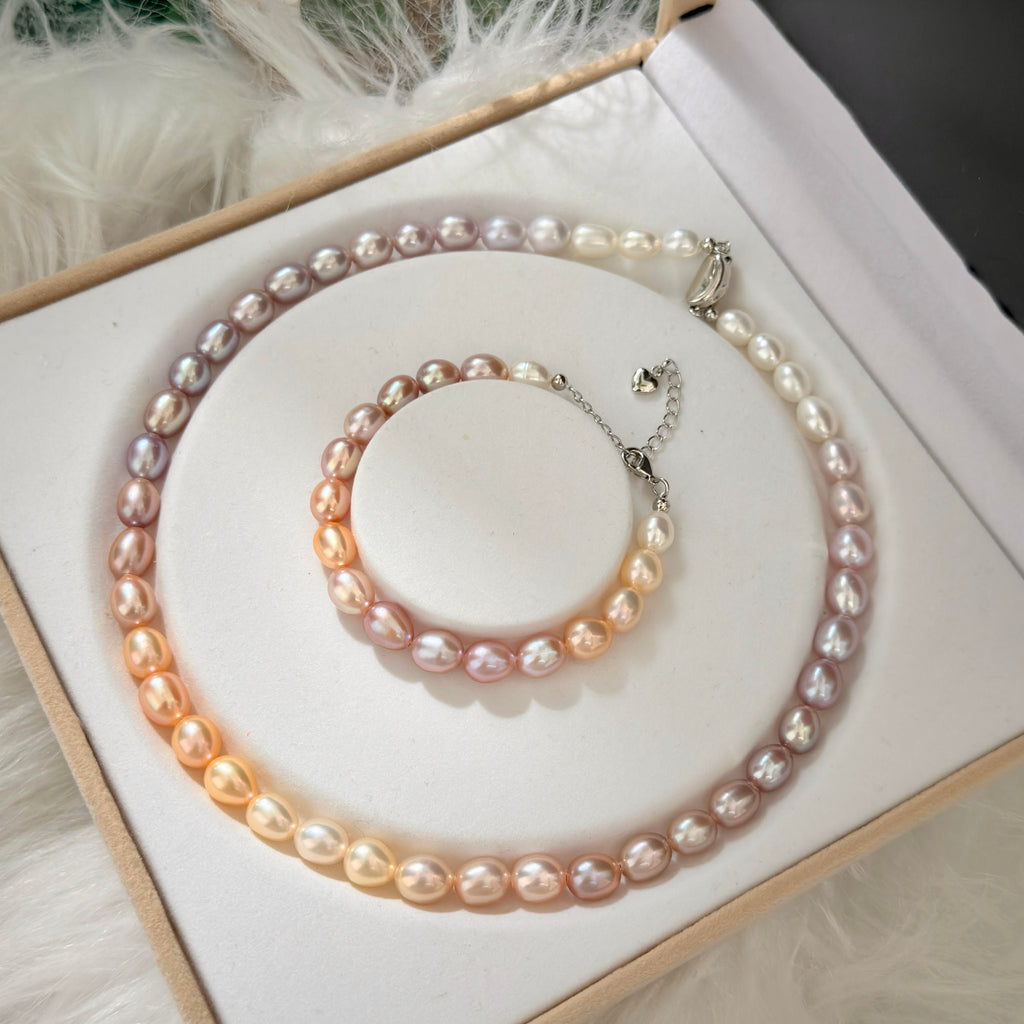 Undyed natural freshwater pearl necklace and bracelet set for elegant gifting.