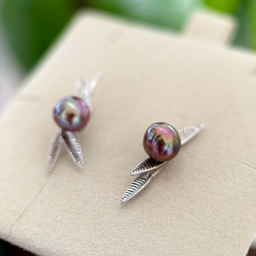 Purple pearl earrings with an elegant nature-inspired design.