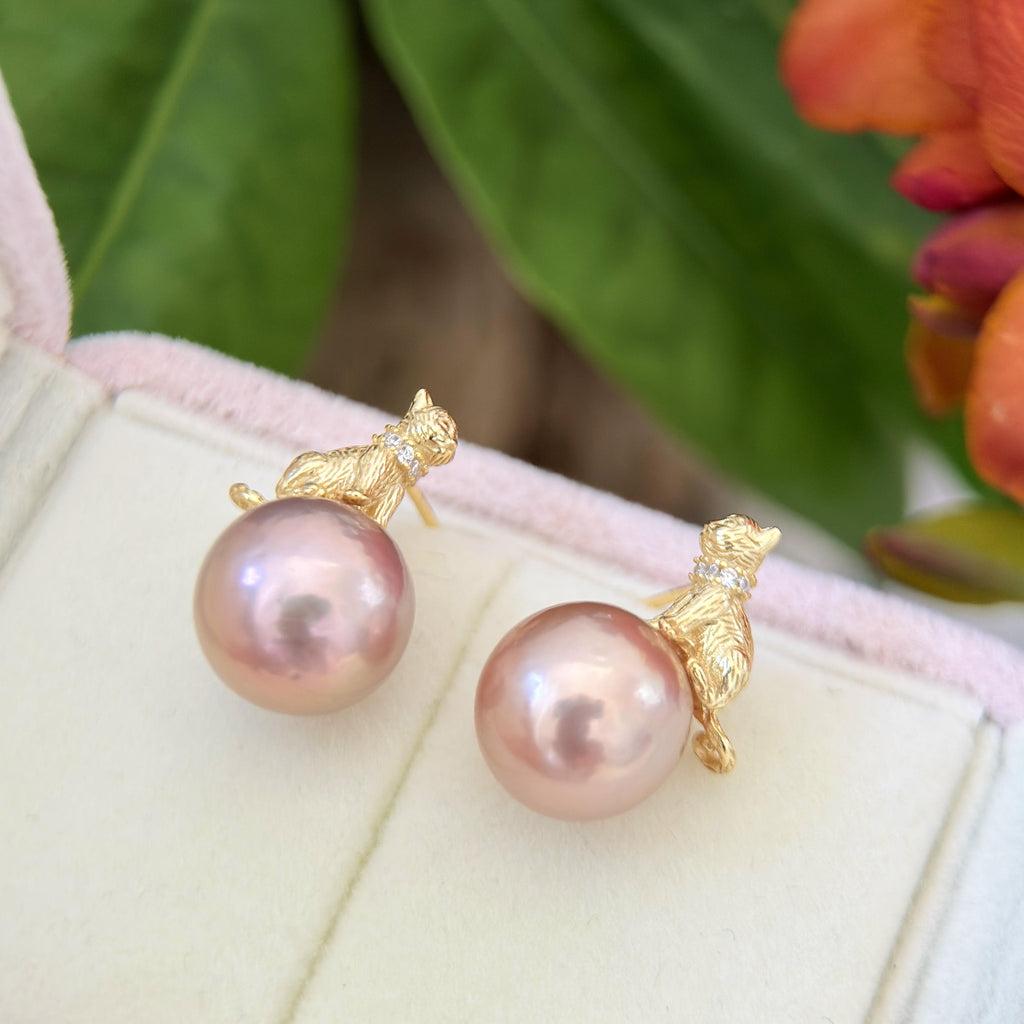 11.6mm Metallic Pink Pearl Cat Earrings – Green Halo Gold-Plated Drop Design