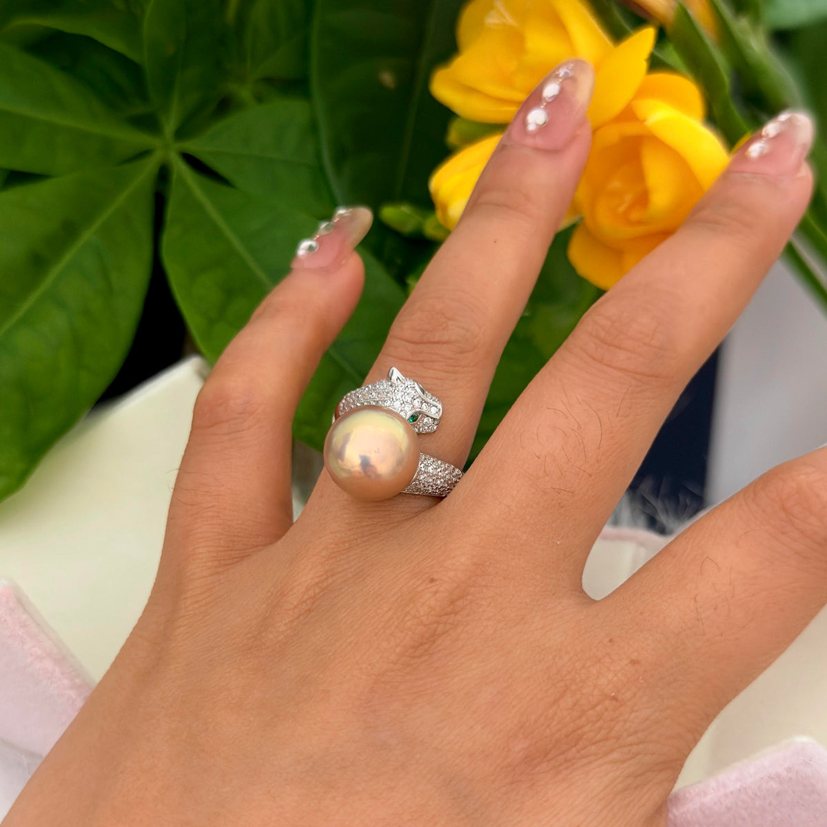 11.9mm Golden Green Pearl Leopard Ring – Reddish Brown Halo